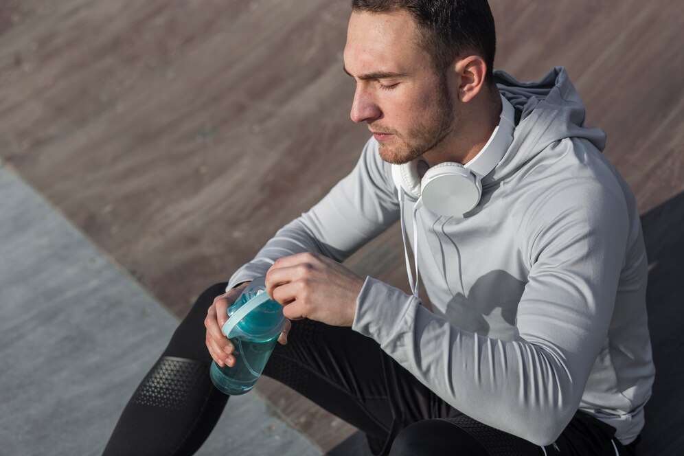 A man uses free preworkout samples